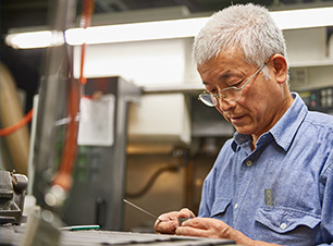 堀越精機株式会社の作業風景